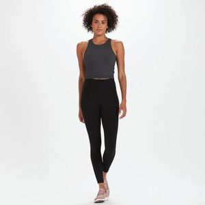 Vuori Plyo racerback cropped sport tank top bra